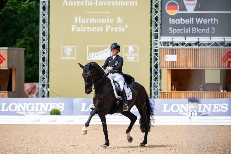 Sieger im Grand Prix Special von Hamburg 2025: Isabell Werth und Special Blend. Foto: Lukasz Kowalski
