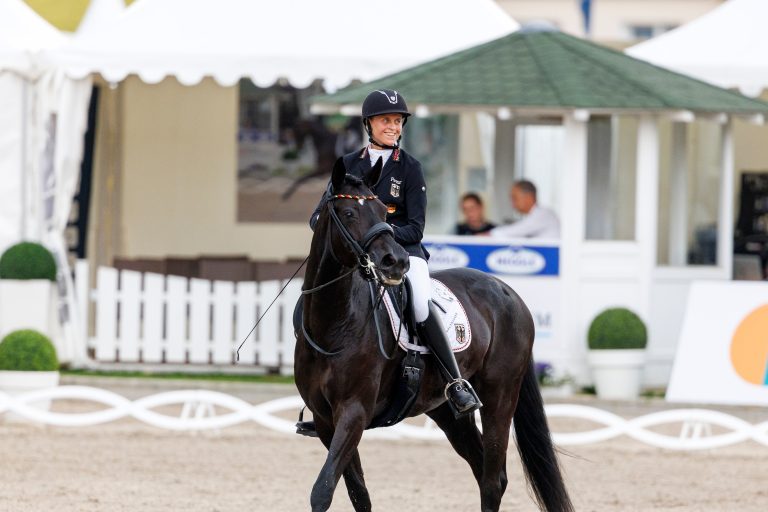 Große Freude bei Regine Mispelkamp über DM-Silber mit Pramwaldhof's Bayala in Balve 2025.
