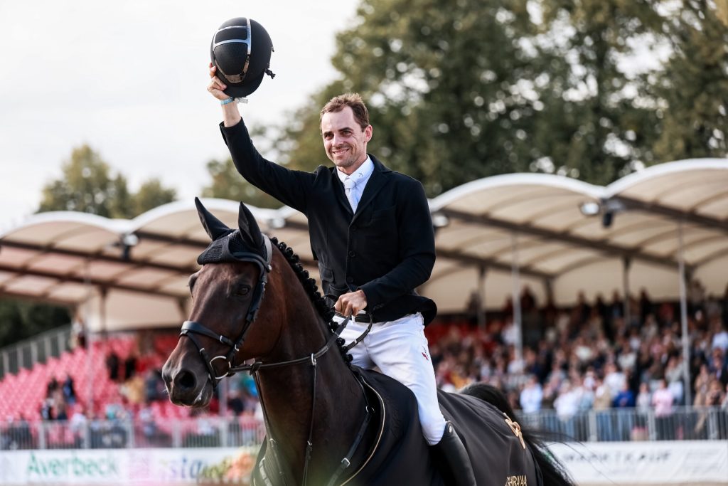 Michael Viehweg und Contario, Sieger im Großen Preis beim Turnier der Sieger in Münster 2025. Foto: TDS/Theresa Madeleine Schepp