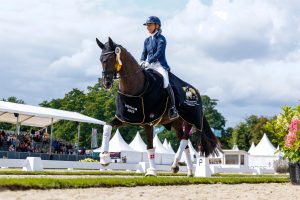 Slangerupgaards Safran und Anne Troensegaard, Sieger der Qualifikation der Sechsjährigen bei der WM junge Dressurpferde 2025. Foto: Sportfotos-lafrentz.de