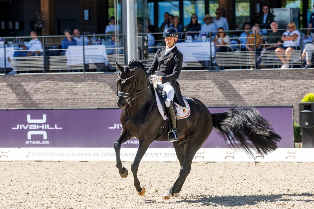 Für seine Pirouetten erhielt Zonik Plus heute zweimal die 10, dreimal 9,5 und sechsmal die 9. Foto: Sportfotos-lafrentz.de