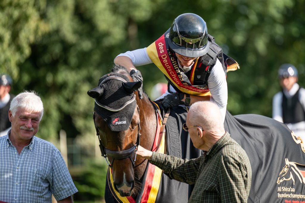 Julia Krajewski stellte mit Ajana die neue Bundeschampionesse der sechsjährigen Vielseitigkeitspferde. (Foto: Vortmann)