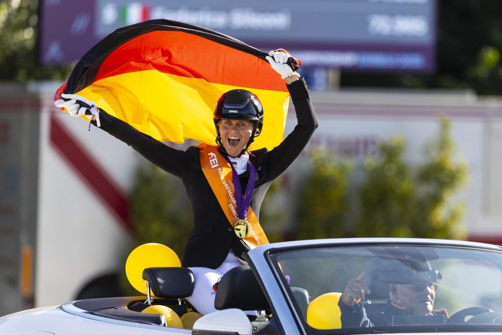 Drei Starts, drei Goldmedaillen für Regine Mispelkamp. (Foto: FEI/Leanjo de Koster)