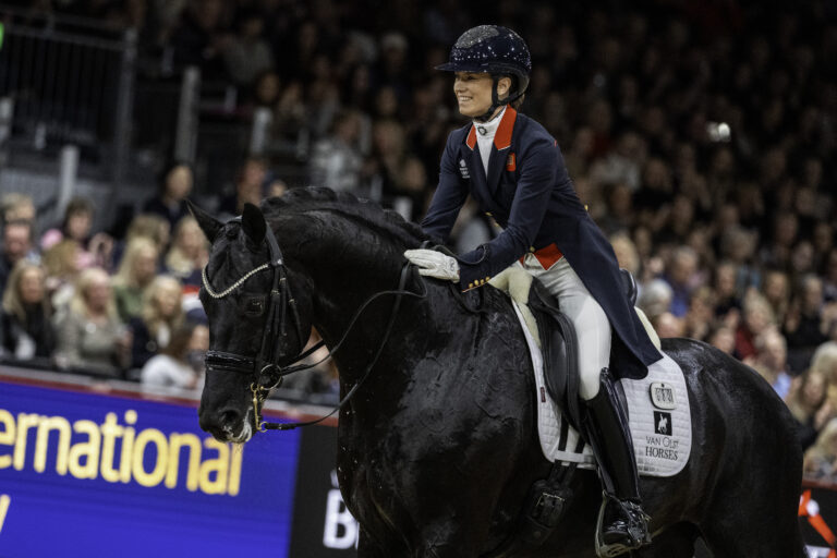 Charlotte Fry und Glamourdale bei ihrem letzten Auftritt in London 2024. Foto: FEI/Jon Stroud