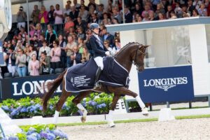 Beatrice Buchwald und Victoria's Secret nach ihrem WM-Titel in Ermelo 2016. Foto: WBFSH