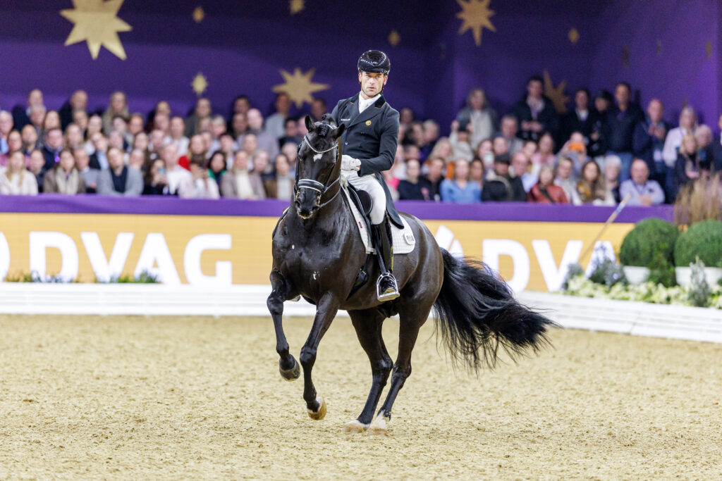 Eines der Highlights von Zonik Plus und Justin Verboomen: die Pirouetten. Foto: sportfotos-lafrentz.de