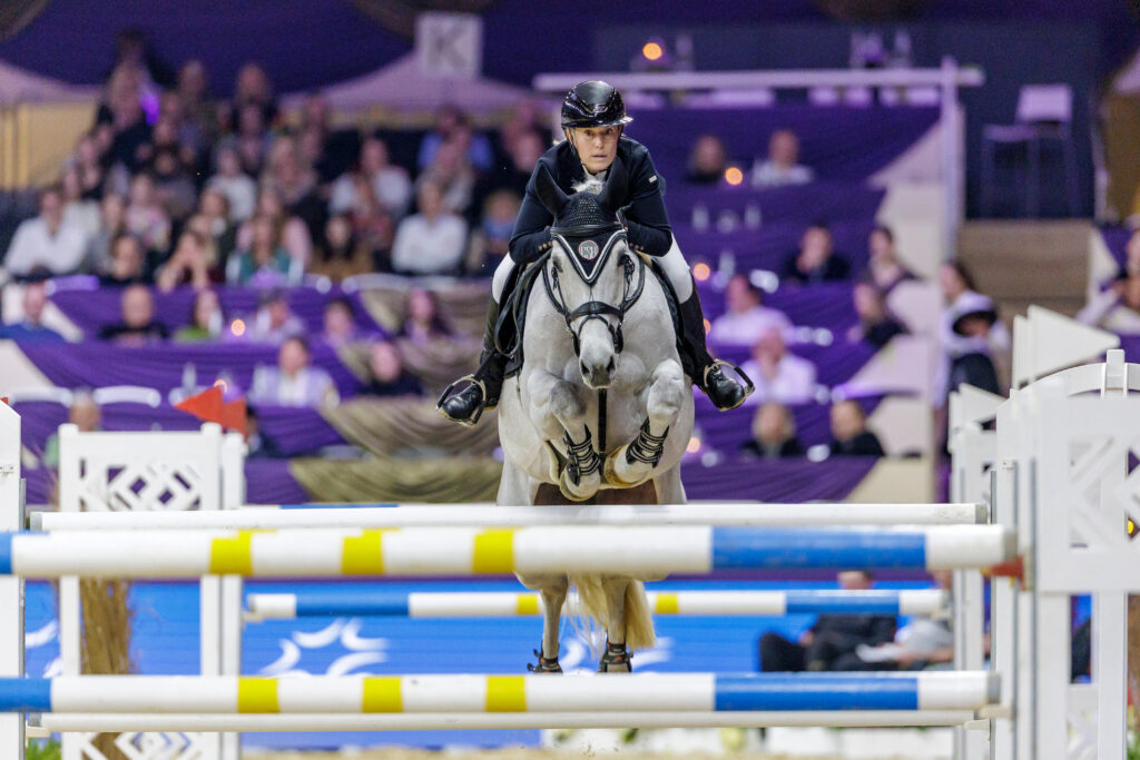 Vor ein paar Tagen noch in der Festhalle, jetzt schon in der Wüste: Janne Meyer und My Lady Lavista. Foto: Lafrentz