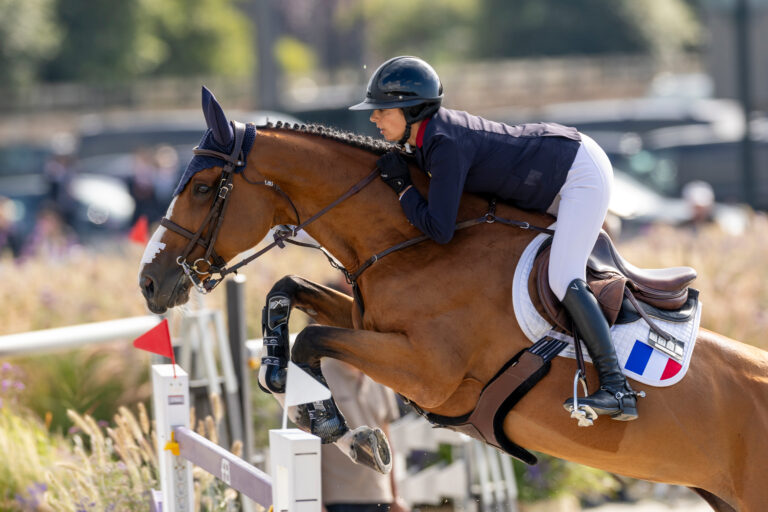 Auf Nikka vd Bisschop ritt Nina Mallevaey 2025 ihr erstes Championat im Seniorenlager, die EM in La Coruña, wo die Mannschaft Platz sieben belegte. Foto: Lafrentz.