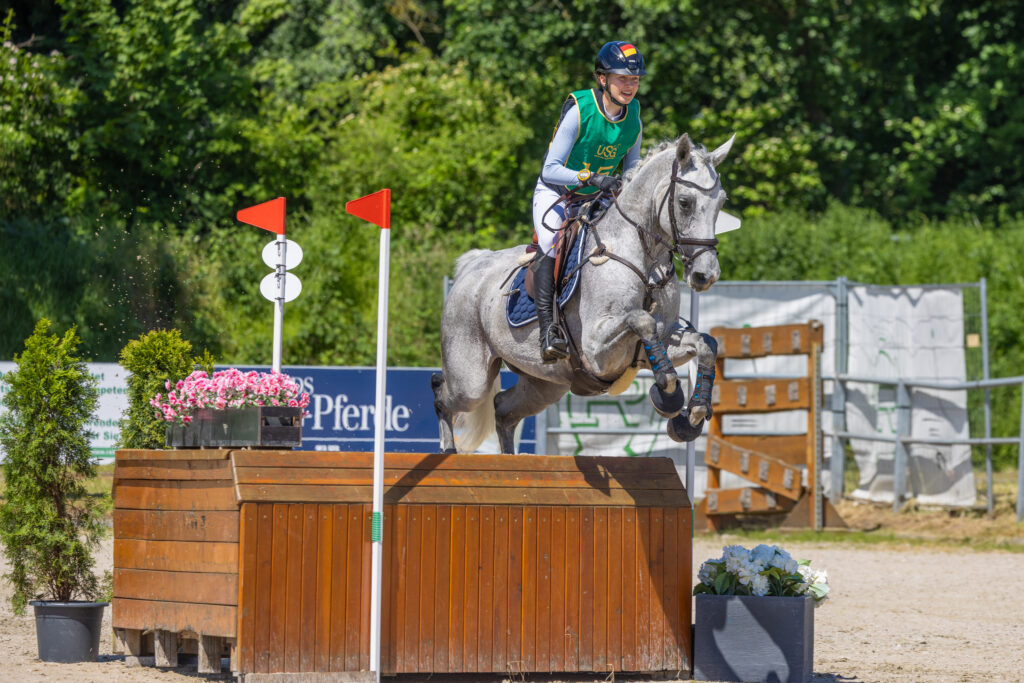 Teresa Leowald und DJ Continus auf dem Weg zum Titel bei den Rheinischen Meisterschaften der Junioren. (Foto: Equipe Foto)