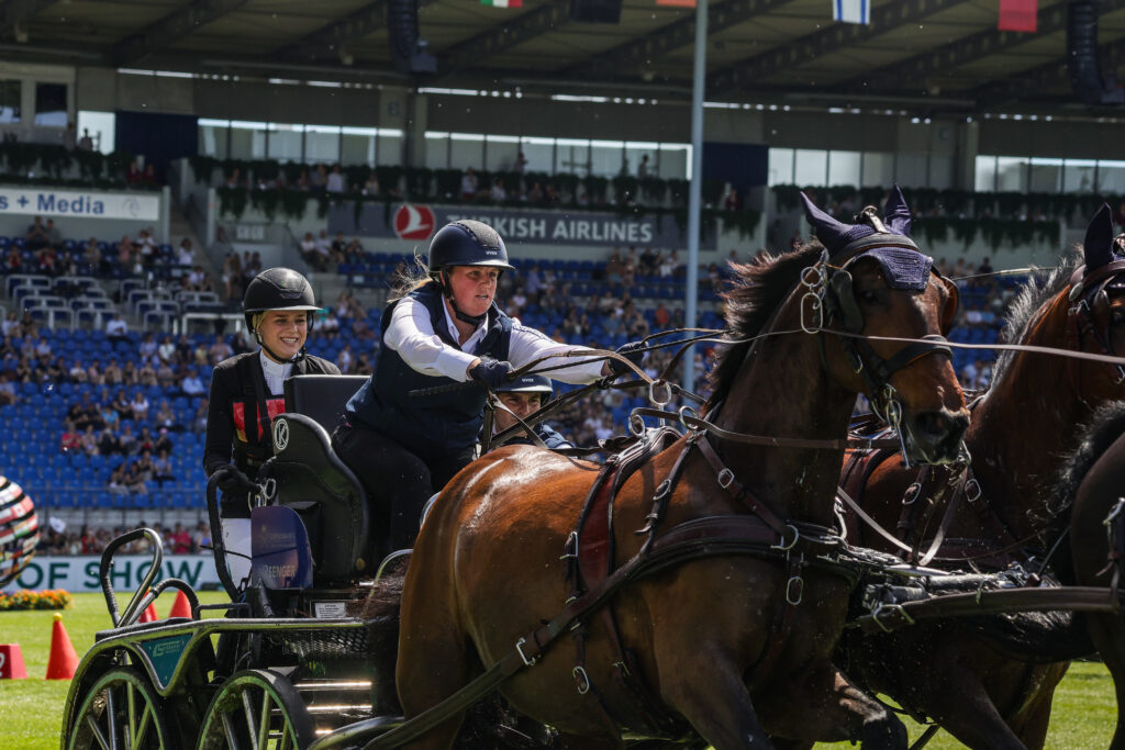Ava Ferch und Anna Sandmann waren in der rasantesten Prüfung des Tages nicht zu schlagen. (Foto: Angelika Thamm)