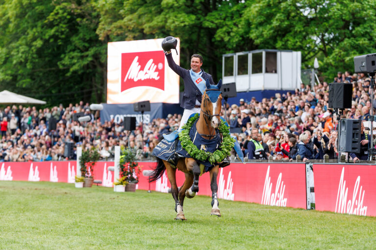 Frederic Tillmann und DSP Comanche VL triumphierten beim Hamburger Derby 2026. Foto: Stefan Lafrentz