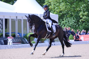 Wendy de Fontaine setzte sich in Hamburg im stallinternen Duell gegen Viva Gold durch. Foto Chrissis Pferdebilder