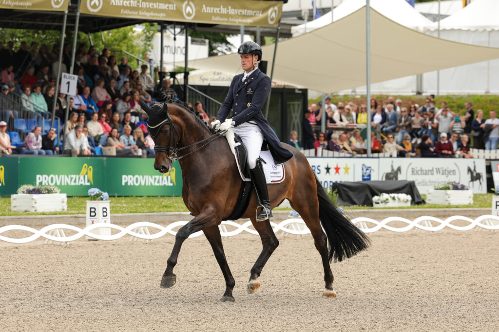 Ihre ganze Routine spielten Frederic Wandres und Bluetooth OLD in Balve aus und sicherten sich die Silbermedaille. (Foto Thamm)
