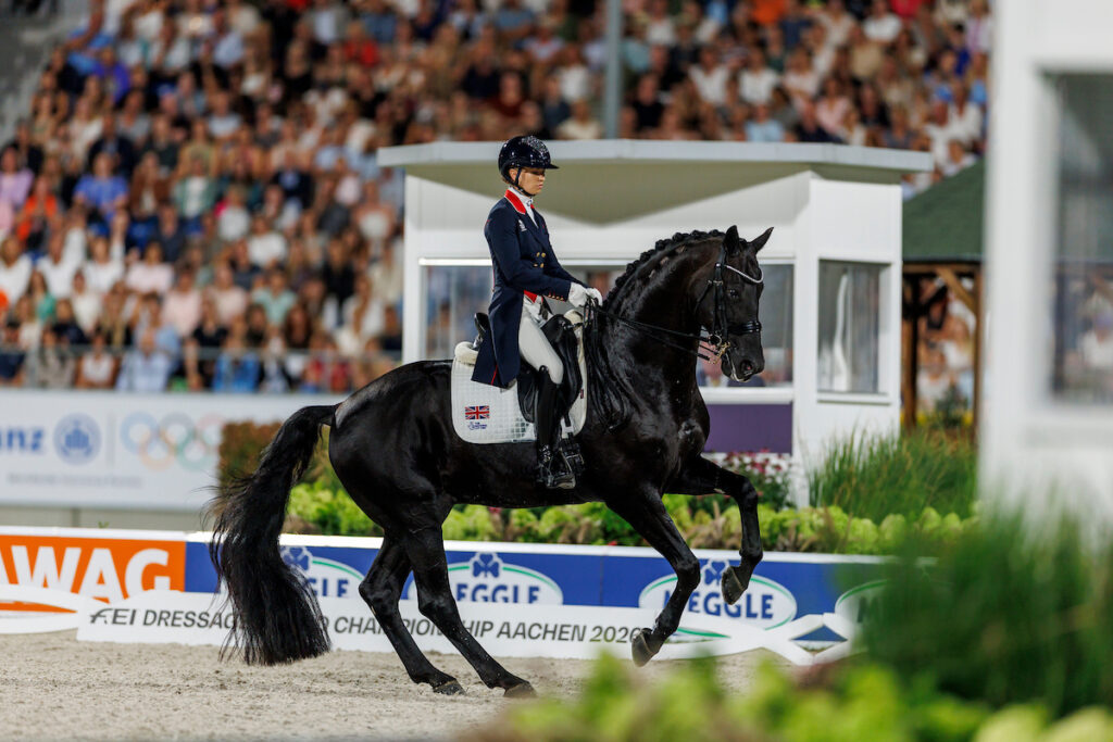 Lottie Fry verteidigt auch ihren Weltmeistertitel in der Kür. (Foto Lafrentz)