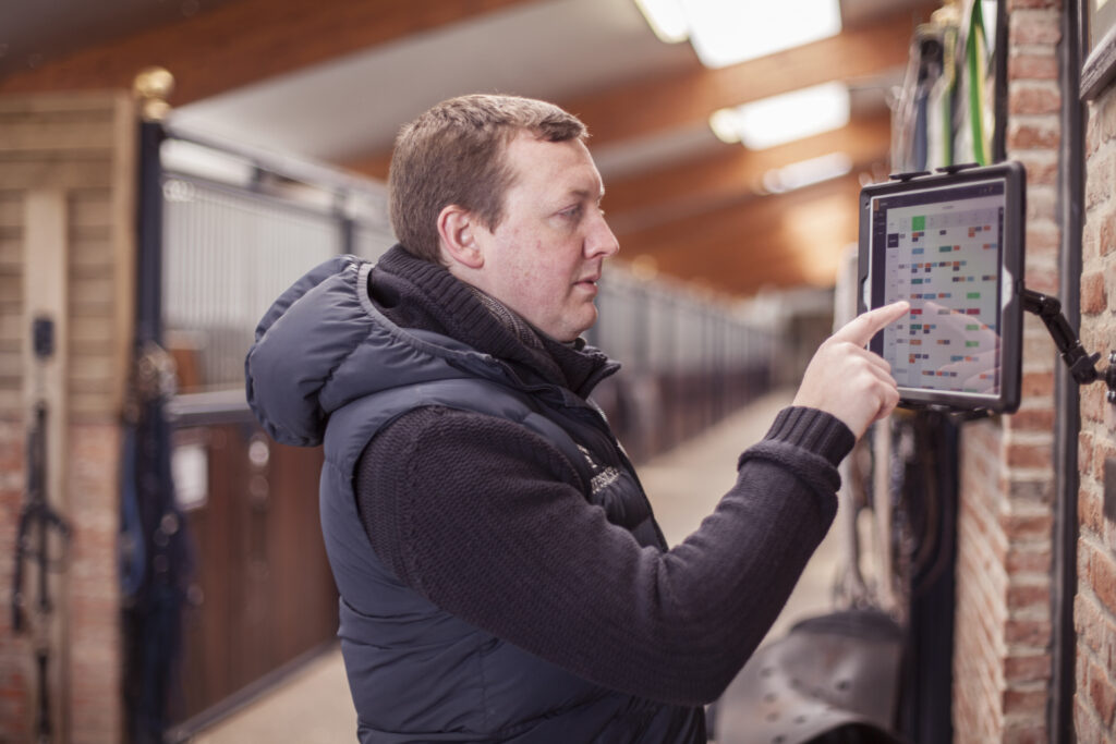 Digitale Systeme können das Management im Pferdestall deutlich vereinfachen. Foto: Hippovibe
