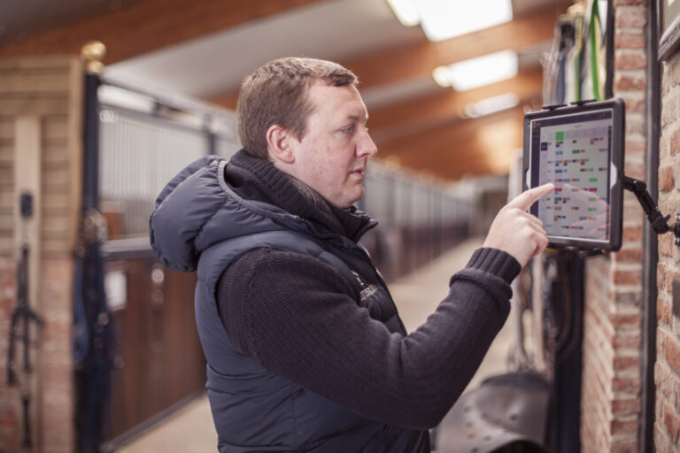 Digitale Systeme können das Management im Pferdestall deutlich vereinfachen. Foto: Hippovibe
