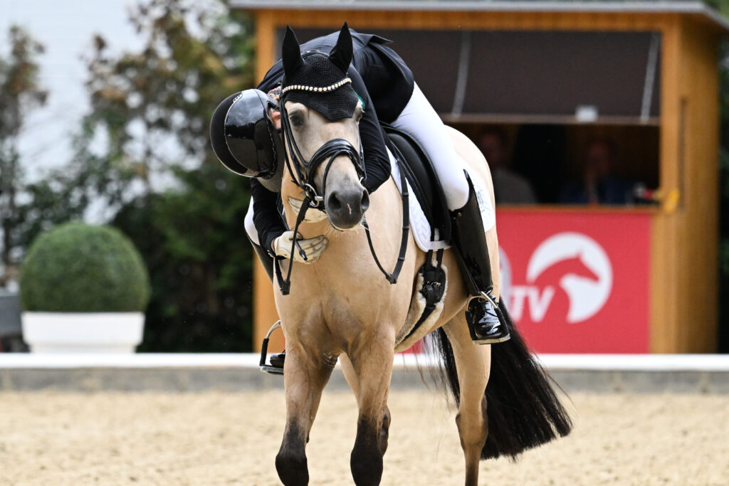 Catharina Sophie Dirksen und Dating's Smiley A. Foto: Nilkens