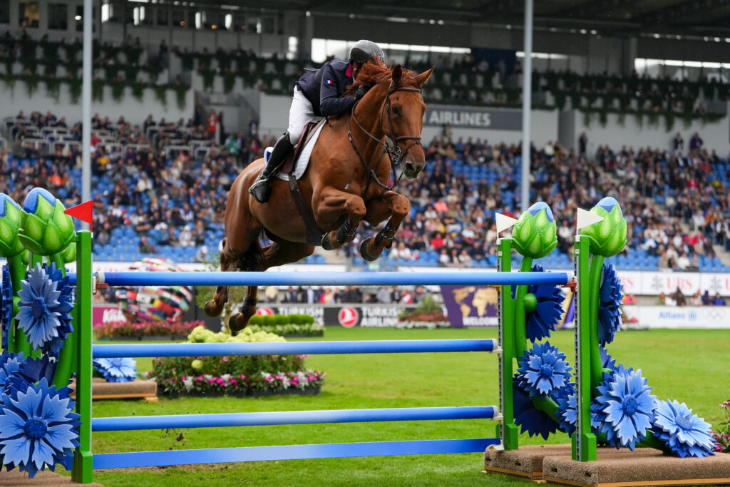 Julien Epaillard siegte im Auftaktspringen der WM 2026. Foto: van Bebber