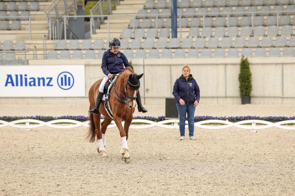 Martina Benzinger hat in der erst sechsjährigen Stute Imperia eine Nachfolgerin für ihre EM-Silbermedaillengewinnerin Nautika gefunden. Foto: Rebecca Thamm