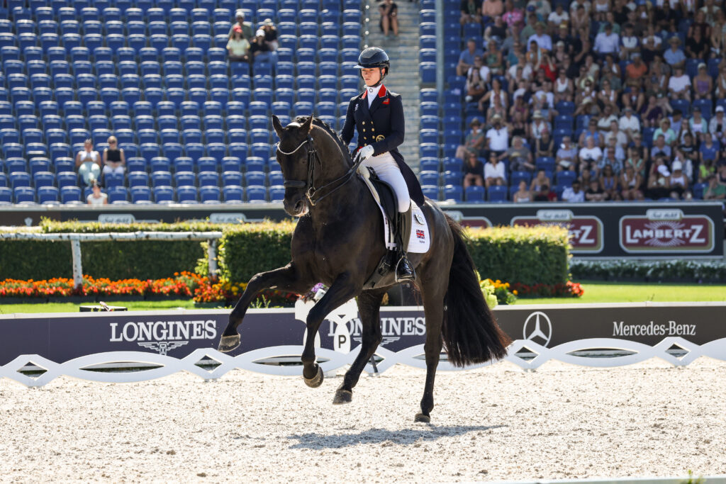 Charlotte Fry und Glamourdale verteidigen ihren Weltmeistertitel. (Foto Thamm)