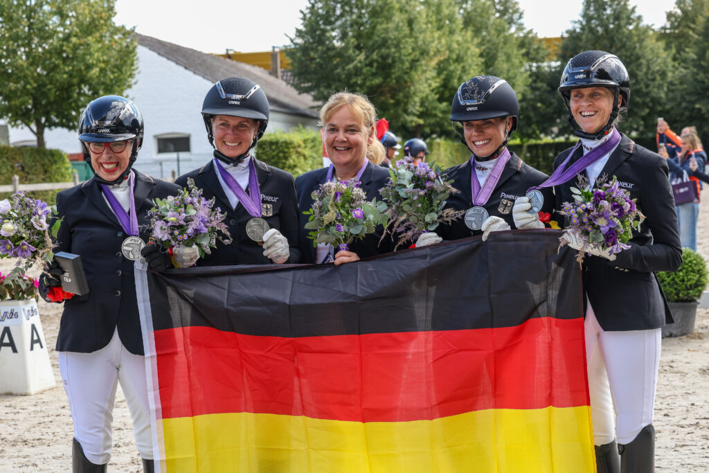 Das deutsche Para-Dressur Team gewinnt bei der Weltmeisterschaft in Aachen die Silbermedaille. (Foto Thamm)