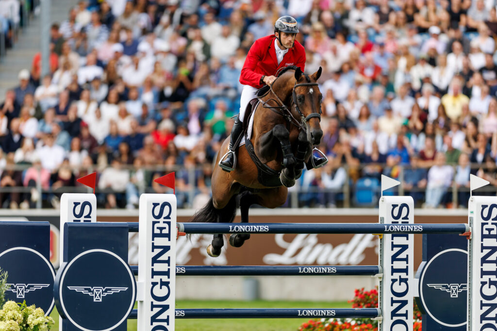 Richard Vogel und United Touch hatten im Einzelfinale der Springreiter einen echten Schreckmoment. (Foto Stefan Lafrentz)