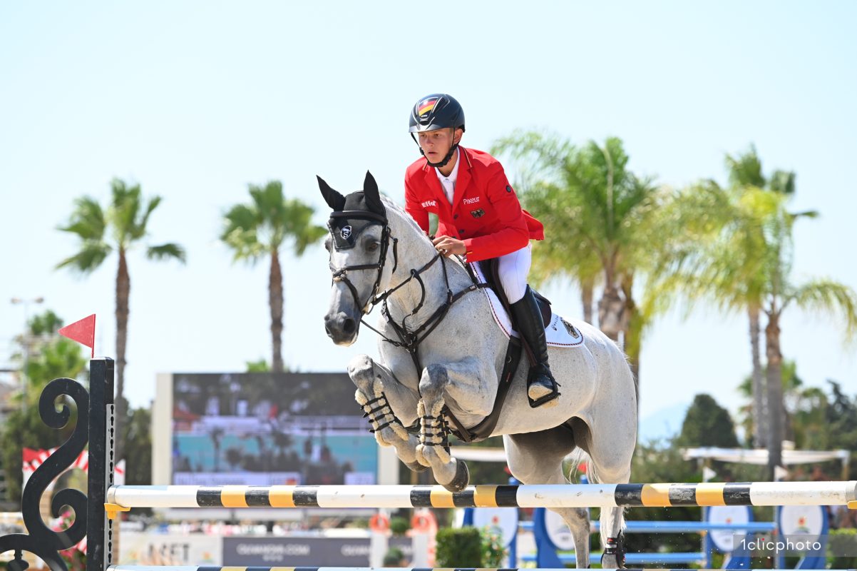 Tony Stormanns, hier auf dem Weg zu Doppelgold bei den Children-Europameisterschaften 2022. Foto: FEI/1clicphoto
