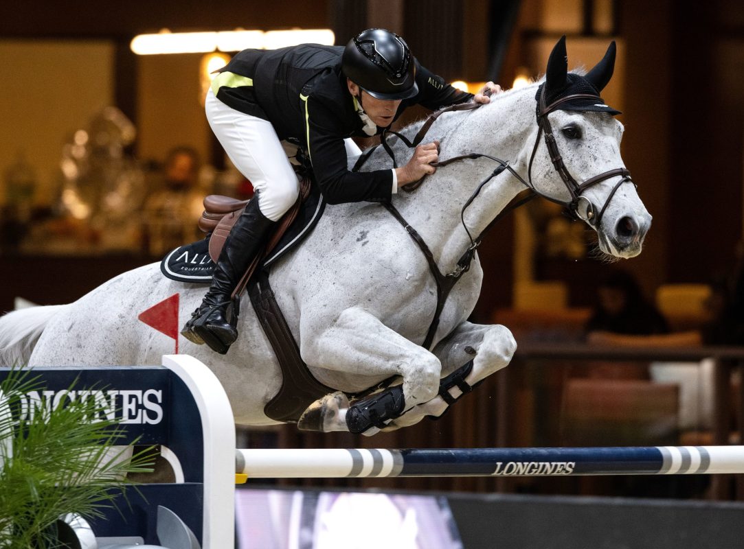 Eigenwillig in der Manier, aber immer über den Stangen: Catch Me Not S und Peder Fredricson beim Weltcup-Finale 2024 in Riad. Foto: FEI/Martin Dokoupil