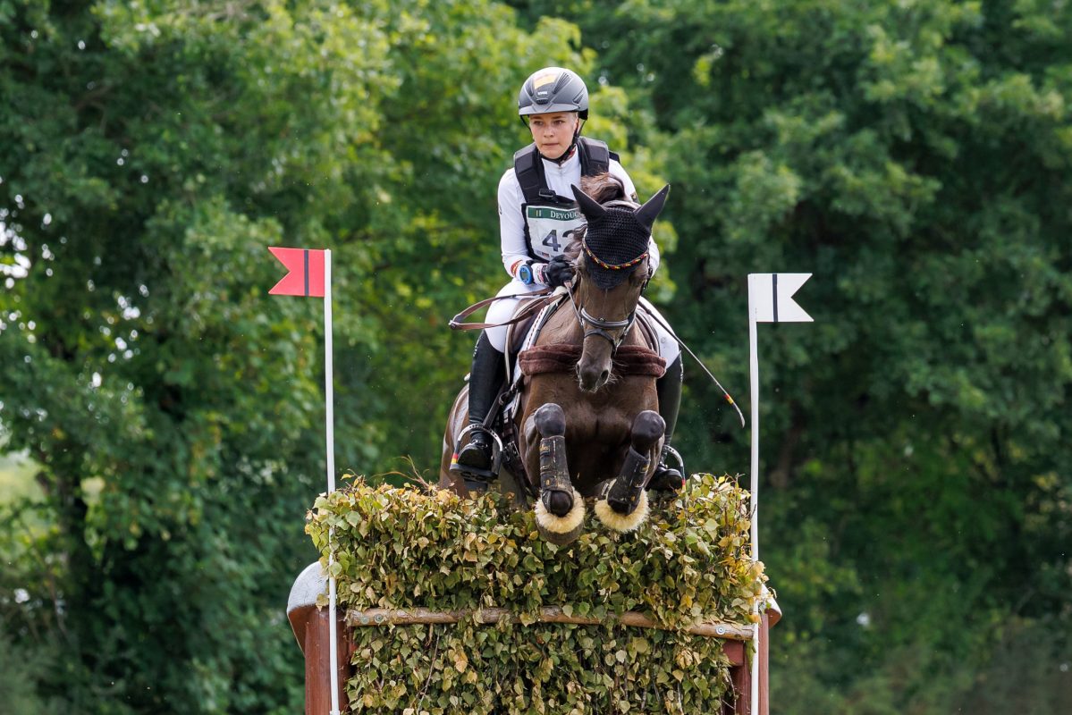 Milla Staade und Charleen San bei der Pony-EM 2025. Foto: FEI/Libby Law Photography