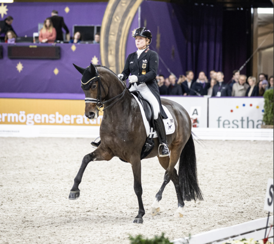 Isabell Werth und Skovens Tzarina auf dem Weg zum Sieg im Finale des Nürnberger Burg-Pokals 2023. Foto: Archiv PEMAG