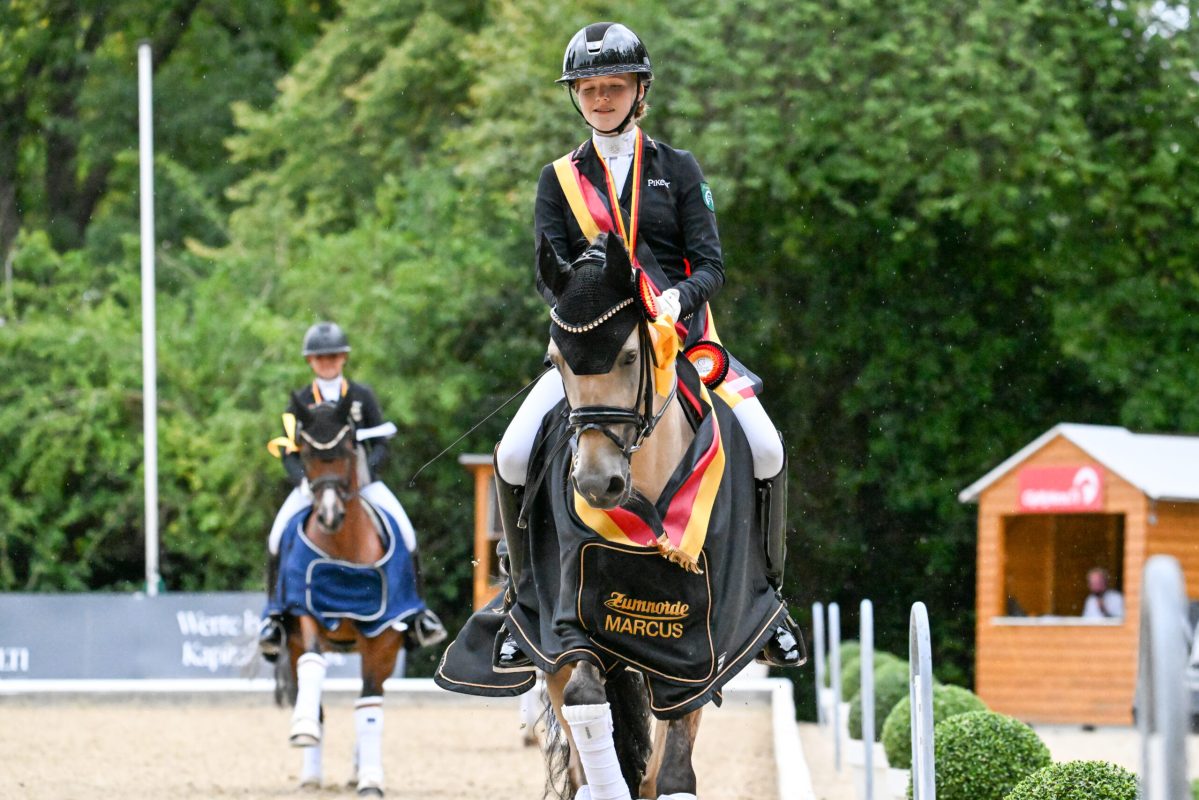 Dating's Smiley A siegte unter Catharina Sophie Dirksen bei den sechsjährigen Ponys. Foto: Nilkens