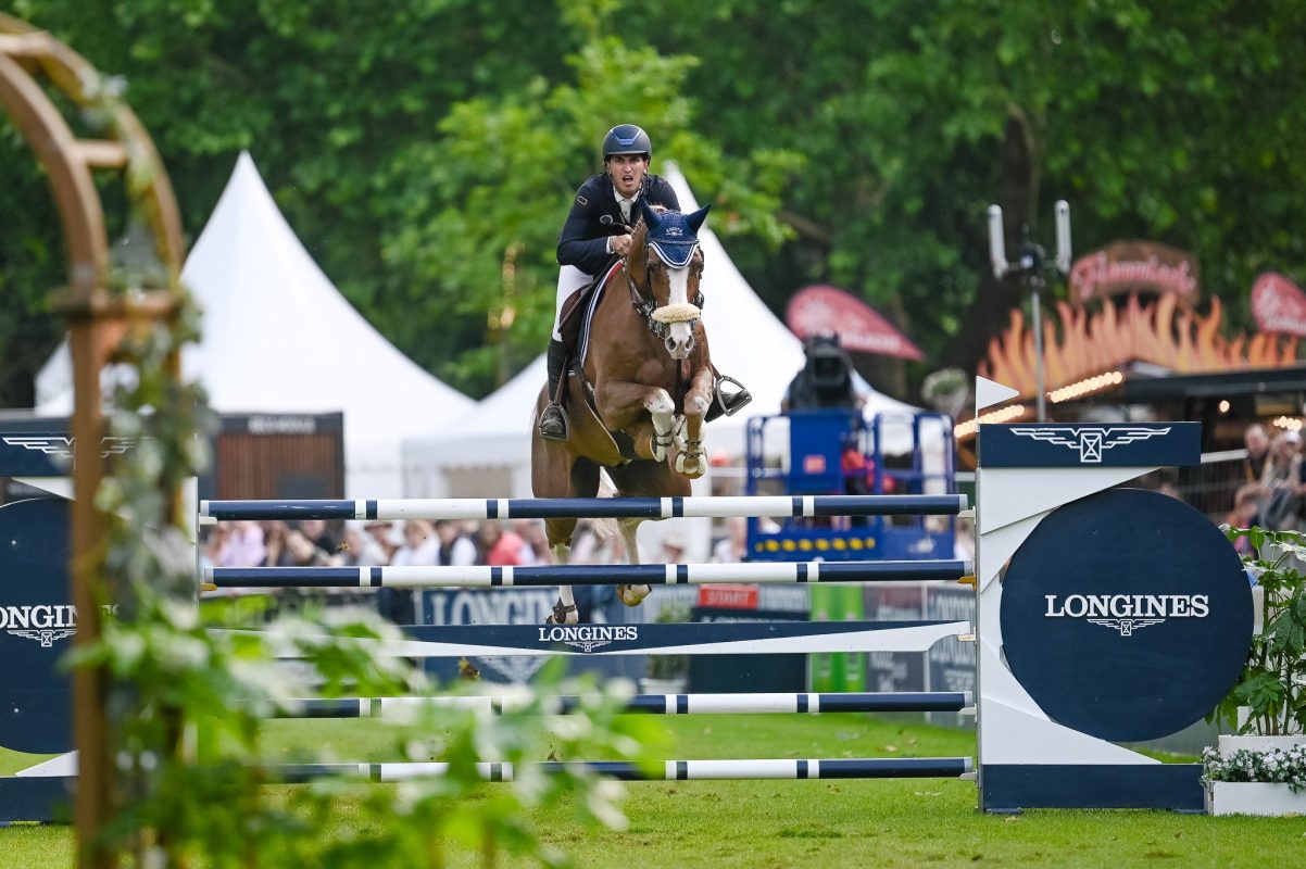 Nach 61 holten Elia Simonetti und sein Holsteiner Li La Bo den Großen Preis von Wiesbaden mal wieder nach Italien. Foto: tomspic.de