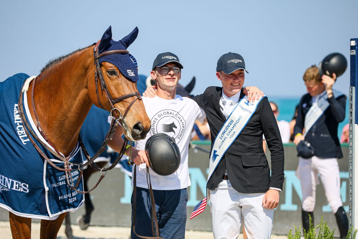 Michael Duffy und Pfleger Tristan Gautier freuen sich über den gemeinsamen Erfolg. Foto: Longines Global Champions Tour