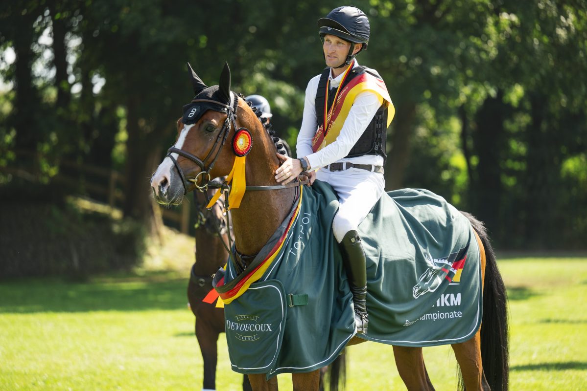 Ben Leuwers Bundeschampion Casanova hat sich in Jardy die formelle Qualifikation für die WM junger Vielseitigkeitspferde gesichert. Foto: Minten