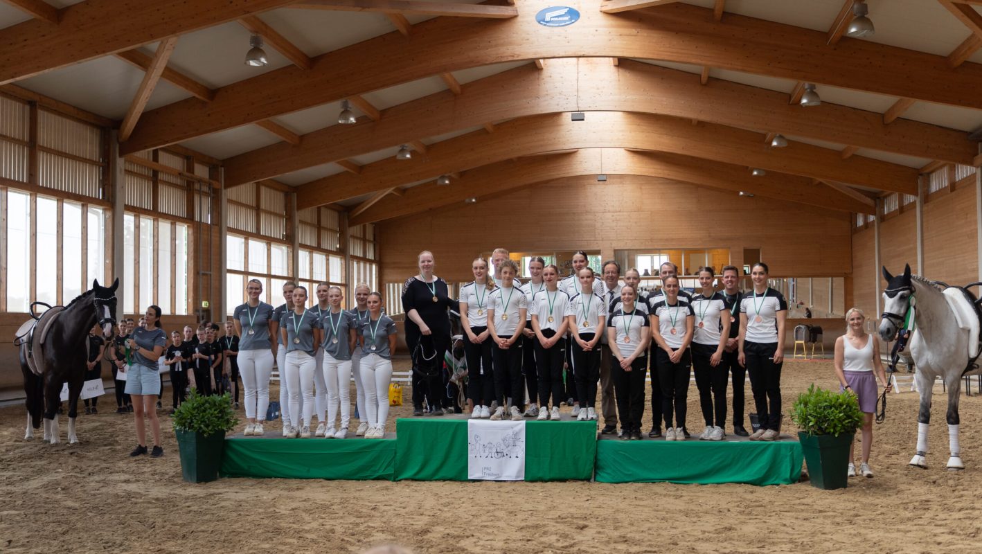 Podest Rheinische Meister Gruppenvoltigieren