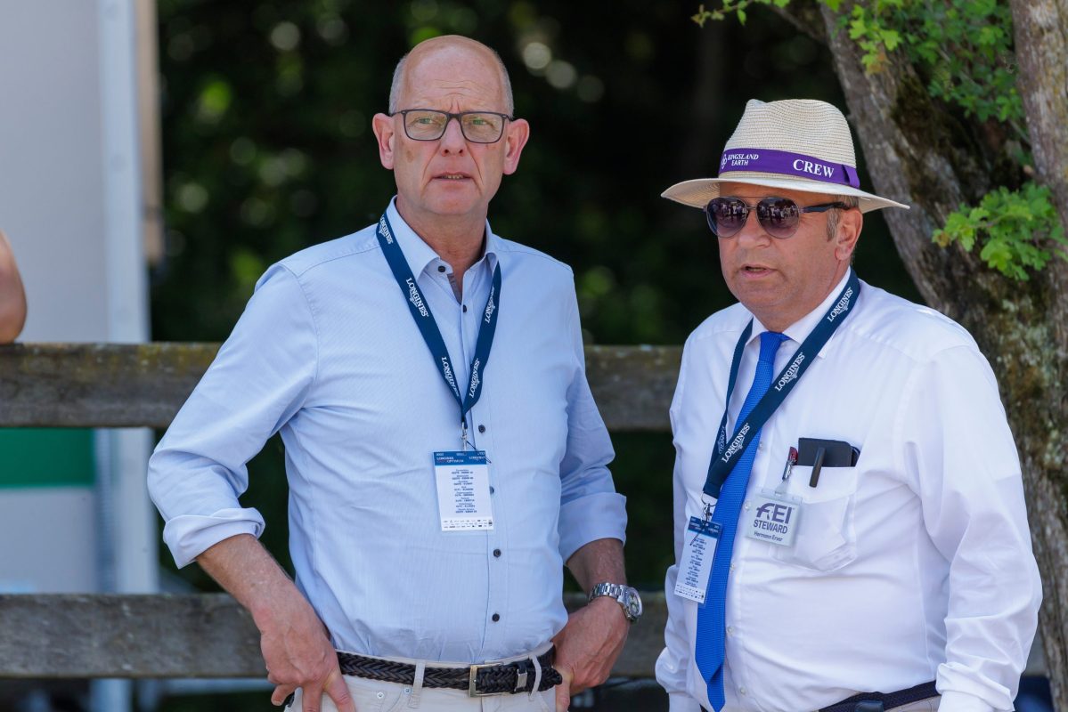 Klaus Roeser (links) mit FEI-Steward Hermann Erver. Foto: sportfotos-lafrentz.de