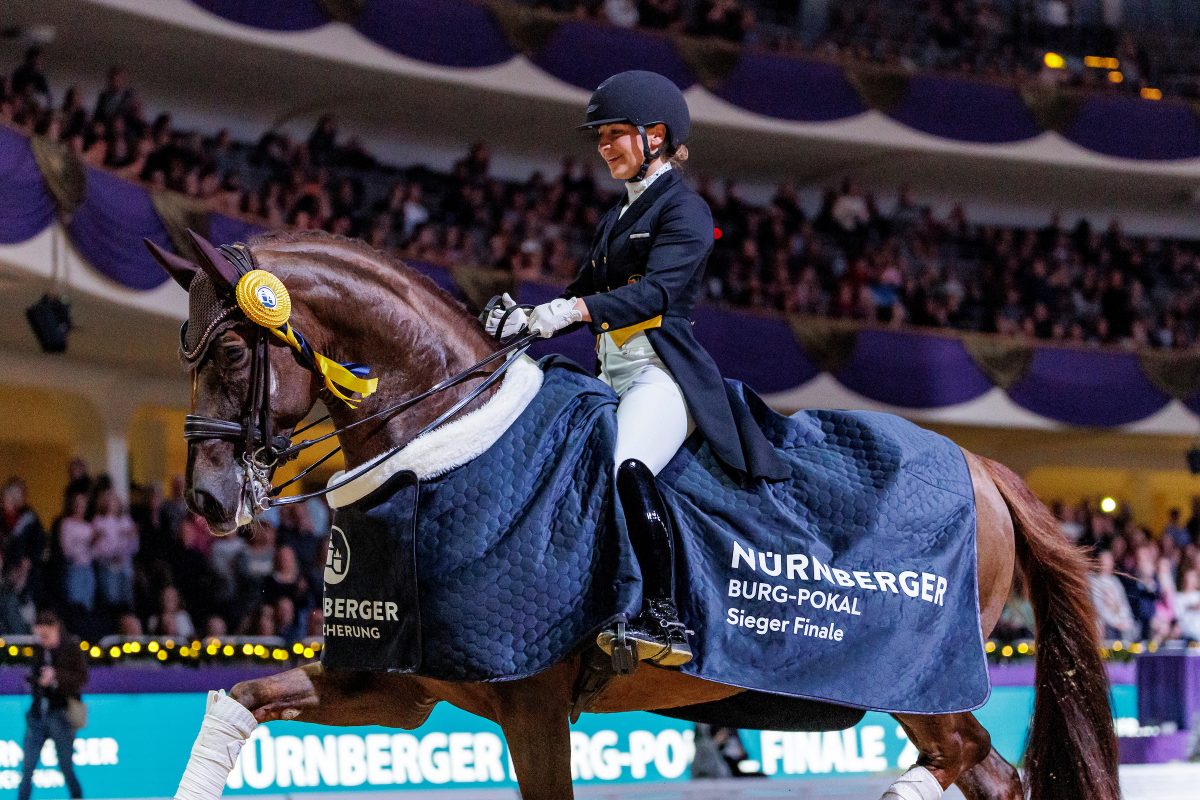 Strahlende Sieger im Nürnberger Burg-Pokal 2025: Charlott-Maria Schürmann und Life Time FRH.