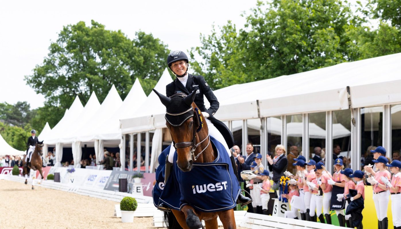 Erstes Mal in Hamburg, persönliche Bestleistung mit Vayron – Ingrid Klimke hatte Grund zum Strahlen nach dem CDI5*-Grand Prix. Foto: Thomas Hellmann