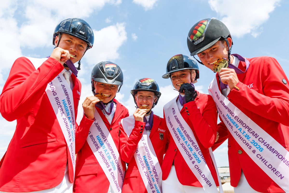 HAGEN a.T.W. - FEI Jumping European Championship Children, Juniors and Young Rider 2026

Team Germany
TILLMANN Lennard (GER), STORMANNS Tony (GER), MERSCHFORMANN Malte (GER), BEERBAUM Brianne (GER), KUEHNER Jolie Marie (GER), SEEMANN Eberhard (Chef d´Equipe)
Championship ceremony
Team Final / Nations Cup
CH-EU-J-S - Juniors 2nd COMPETITION   
Teams & Individuals over two rounds - SECOND ROUND

Hagen a.T.W., Reitanlage Haunhorst
25. July 2026
© www.sportfotos-lafrentz.de/Stefan Lafrentz
