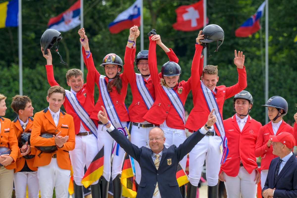 Team_Germany_Riesenbeck_25_TBE_9526_EQUITARIS_2000px