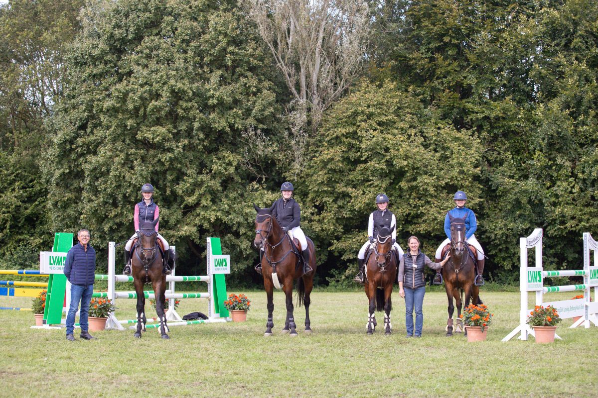 Teilnehmerinnen A Mit Otmar Eckermann und Isabel Krause v. Orgateam