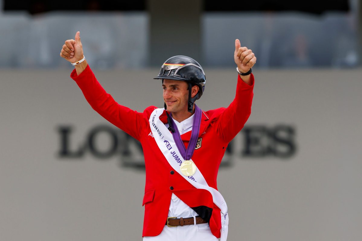 Große Freude beim Europameister der Springreiter 2025, Richard Vogel. Foto: sportfotos-lafrentz.de