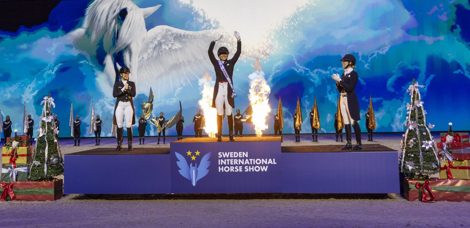 SIHS
Segrarna i Lövsta Top Ten, Isabell Werth blev tvåa, Cathrine Laudrup-Dufour vann, och Dina van Lier blev trea.
Photo: Roland Thunholm
Code: 718 35